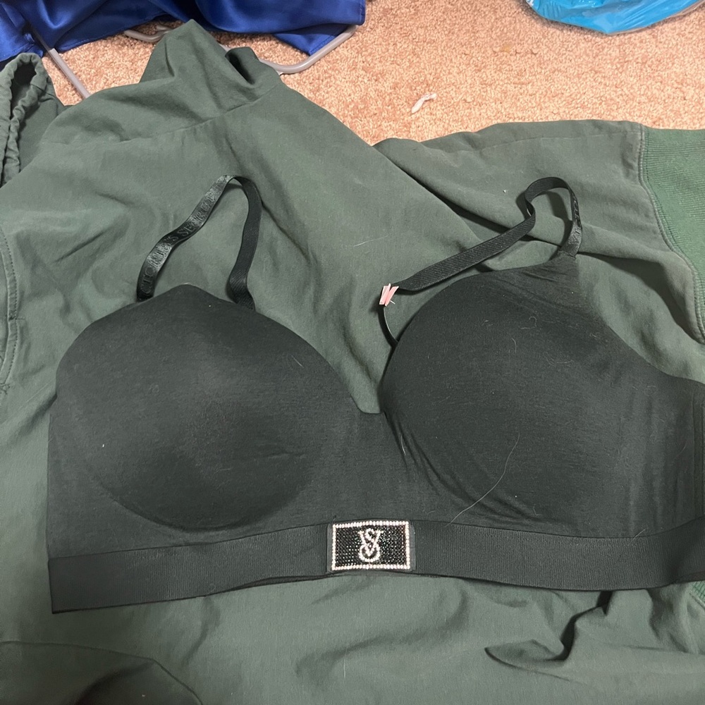 NWT Lightly Lined Wireless Bra